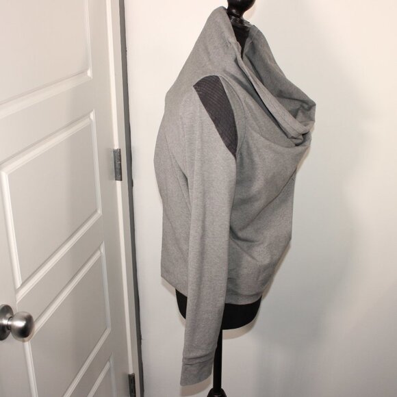 Lululemon Sway Jacket Gray Asymmetric Zipper Cowl Neck Size 8 Thumbholes - Picture 2 of 4